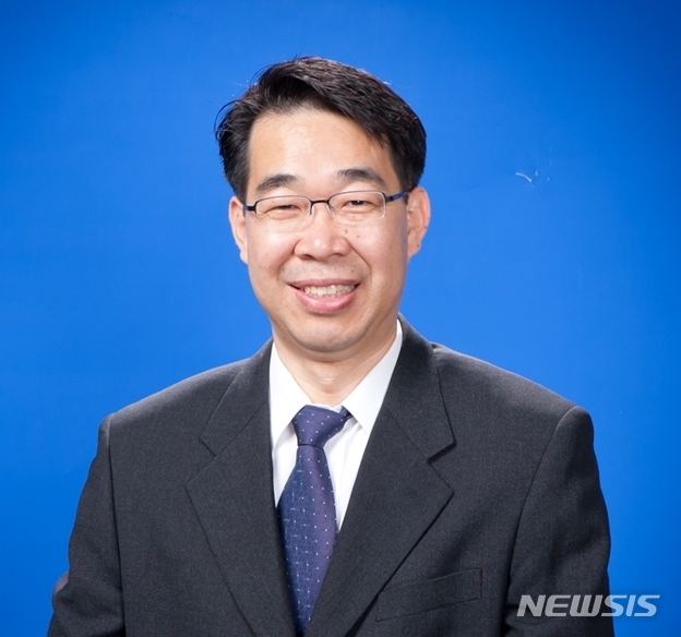 【서울=뉴시스】백광현 차 의과학대학교 의생명과학과 교수. 2019.03.27.(사진= 차병원 제공)photo@newsis.com