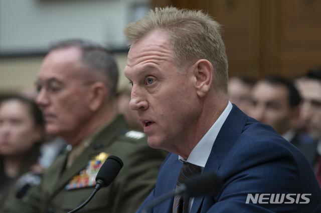 【워싱턴=AP/뉴시스】패트릭 섀너핸 미 국방장관 대행이 지난 5월1일 워싱턴 하원 세출위원회 국방 소위원회에서 발언하고 있다. 미국은 러시아의 전력 그리드에 대한 사이버 공격을 강화하고 있으며 러시아 시스템 내에 기능 마비를 일으킬 수 있는 악성웨어를 심어놓았다고 뉴욕 타임스(NYT)가 15일(현지시간) 보도했다. 2019.6.16