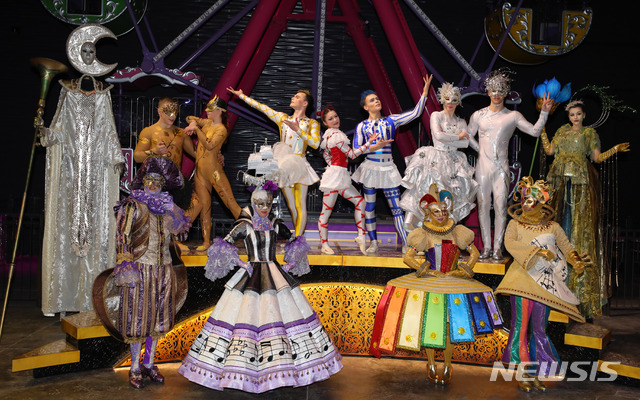 【인천=뉴시스】배훈식 기자 = 27일 오전 인천 중구 파라다이스시티 '원더박스'에서 펼쳐진 '루나 카니발'. 2019.03.27. dahora83@newsis.com