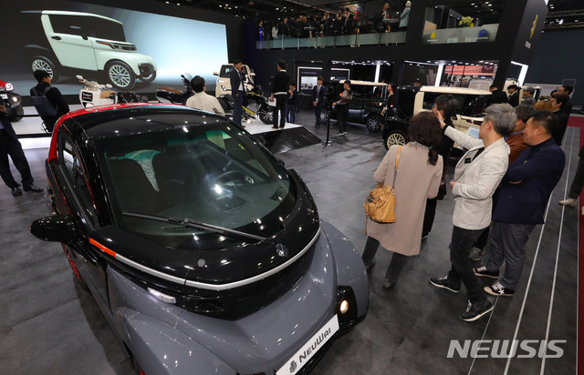 【고양=뉴시스】배훈식 기자 = 28일 오후 경기 고양시 일산서구 킨텍스에서 열린 2019 서울모터쇼 프레스데이에 전기차가 전시돼 있다. 2019.03.28. dahora83@newsis.com