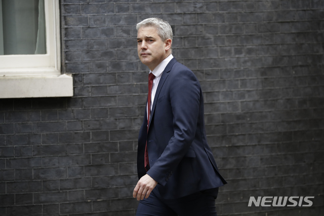 【런던=AP/뉴시스】19일(현지시간) 스카이뉴스에 따르면 스티븐 바클리(사진) 영국 브렉시트부 장관은 노딜의 가능성이 더욱 커졌다며 본격적으로 아무런 협상 없이 유럽연합(EU)을 탈퇴하는 노딜(No deal) 브렉시트 상황에 준비해야 한다고 경고했다. 2019.05.19.