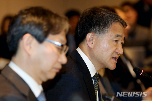 【서울=뉴시스】김병문 수습기자 = 박능후 보건복지부 장관이 29일 오전 서울 중구 플라자호텔에서 열린 제3차 국민연금기금운용위원회에 참석해 모두발언을 하고 있다. 2019.03.29.&nbsp; dadazon@newsis.com
