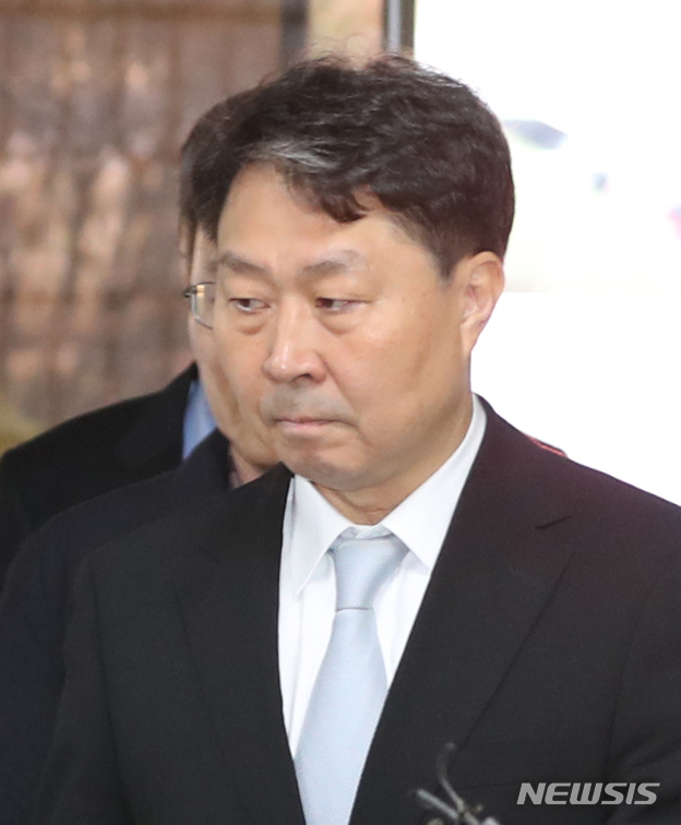 【서울=뉴시스】 전진환 기자 = 안용찬 전 애경산업 대표가 지난 3월29일 오전 영장실질심사를 받기 위해 서울 서초구 서울지방법원으로 출석하고 있다. 2019.03.29.amin2@newsis.com