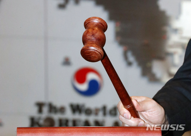 【서울=뉴시스】김병문 수습기자 = 석태수 한진칼 대표이사가 29일 오전 서울 중구 한진빌딩에서 열린 한진칼 제6기 정기 주주총회에 참석해 안건을 상정하고 있다. 2019.03.29.&nbsp; dadazon@newsis.com