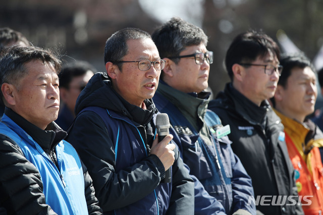 민주노총 위원장 '현장 연행' 놓고 노동계 갑론을박