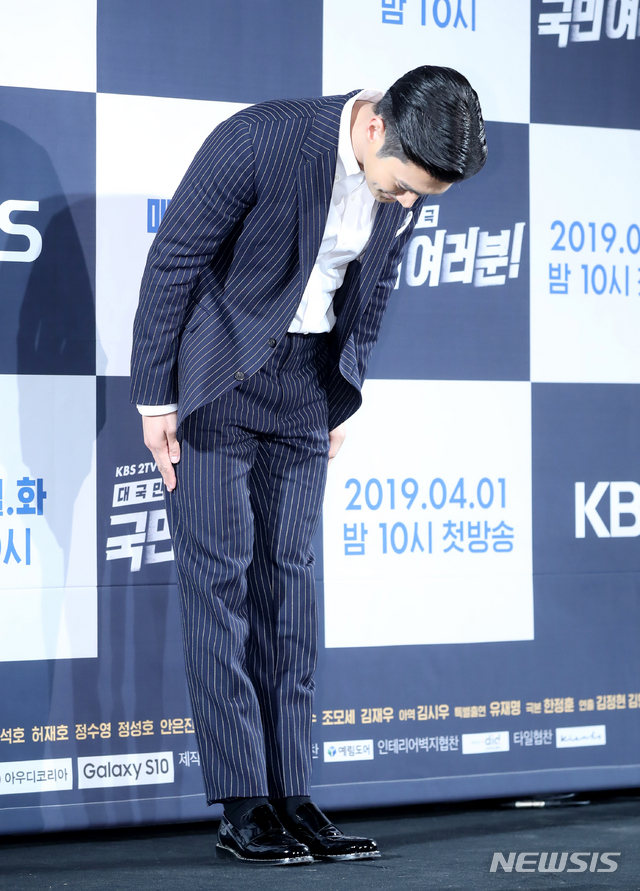 【서울=뉴시스】조수정 기자 = KBS 2TV 월화드라마 '국민여러분' 제작발표회가 열린 1일 오후 서울 여의도 콘래드호텔에서 배우 최시원이 포즈를 취하고 있다.&nbsp; '국민여러분'은 1일 밤 10시 첫 방송을 시작으로 매주 월화요일 방송한다. 2019.04.01. chocrystal@newsis.com