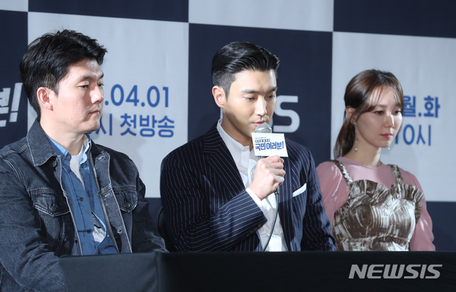 【서울=뉴시스】조수정 기자 = KBS 2TV 월화드라마 '국민여러분' 제작발표회가 열린 1일 오후 서울 여의도 콘래드호텔에서 배우 최시원이 자신과 관련된 일에 사과하고 있다.&nbsp; '국민여러분'은 1일 밤 10시 첫 방송을 시작으로 매주 월화요일 방송한다. 2019.04.01. chocrystal@newsis.com