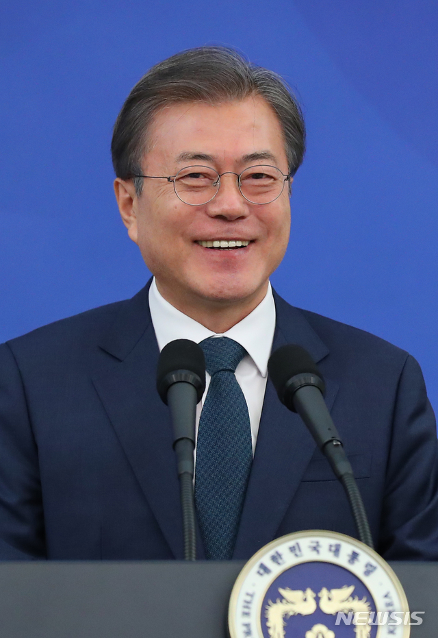 【서울=뉴시스】전신 기자 = 문재인 대통령이 1일 청와대 영빈관에서 열린 시민사회단체 초청 간담회에 인사말하고 있다. 2019.04.01.&nbsp; photo1006@newsis.com