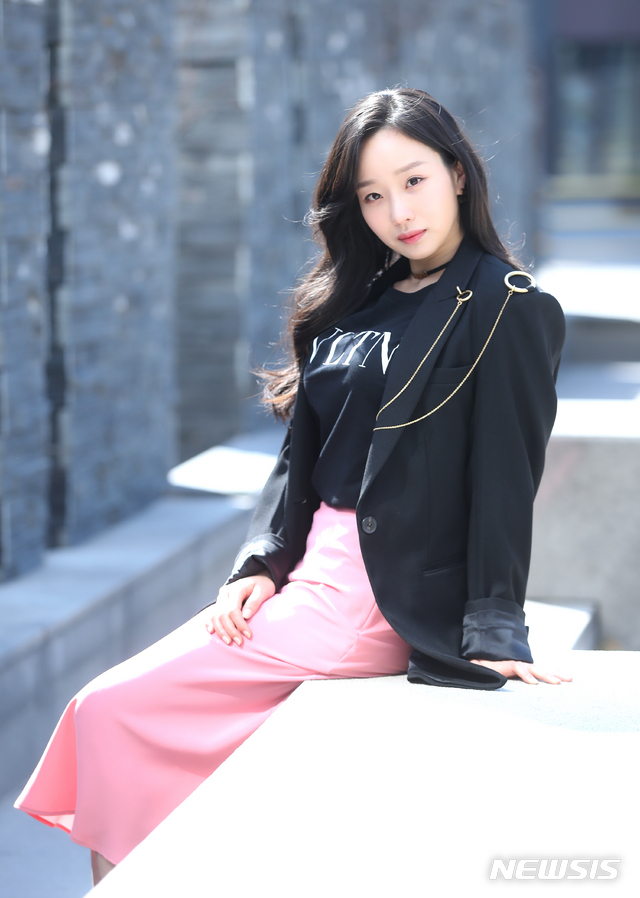 【서울=뉴시스】조수정 기자 = 최근 종영한 JTBC 금토드라마 '리갈하이' 남설희 역 배우 문예원이 2일 오전 서울 중구 충무로 뉴시스 본사에서 인터뷰에 앞서 포즈를 취하고 있다. 2019.04.02. chocrystal@newsis.com