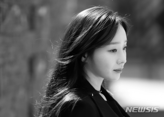 【서울=뉴시스】조수정 기자 = 최근 종영한 JTBC 금토드라마 '리갈하이' 남설희 역 배우 문예원이 2일 오전 서울 중구 충무로 뉴시스 본사에서 인터뷰에 앞서 포즈를 취하고 있다. 2019.04.02. chocrystal@newsis.com