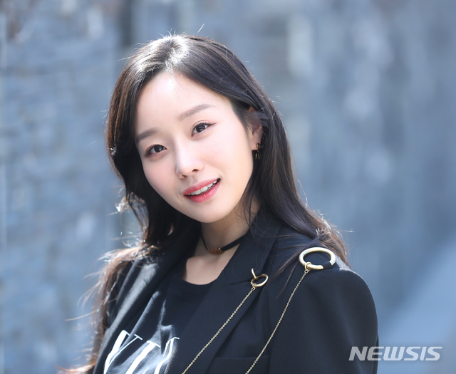 【서울=뉴시스】조수정 기자 = 최근 종영한 JTBC 금토드라마 '리갈하이' 남설희 역 배우 문예원이 2일 오전 서울 중구 충무로 뉴시스 본사에서 인터뷰에 앞서 포즈를 취하고 있다. 2019.04.02. chocrystal@newsis.com