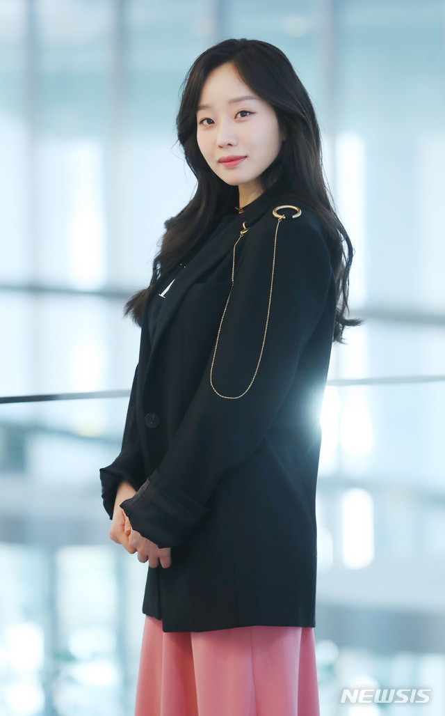 【서울=뉴시스】조수정 기자 = 최근 종영한 JTBC 금토드라마 '리갈하이' 남설희 역 배우 문예원이 2일 오전 서울 중구 충무로 뉴시스 본사에서 인터뷰에 앞서 포즈를 취하고 있다. 2019.04.02. chocrystal@newsis.com