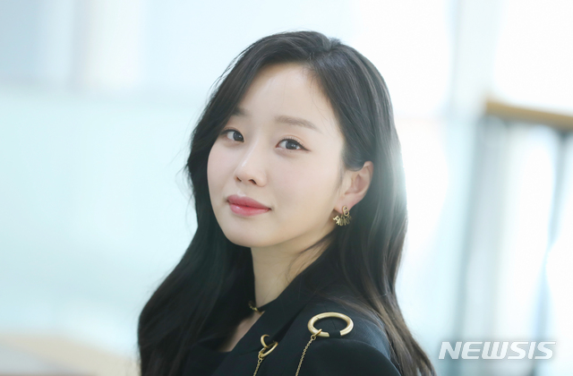 【서울=뉴시스】조수정 기자 = 최근 종영한 JTBC 금토드라마 '리갈하이' 남설희 역 배우 문예원이 2일 오전 서울 중구 충무로 뉴시스 본사에서 인터뷰에 앞서 포즈를 취하고 있다. 2019.04.02. chocrystal@newsis.com