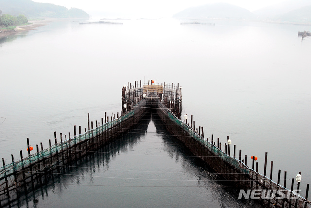 경남 남해군 지족해협에 설치한 죽방렴