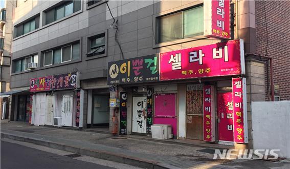 【부천=뉴시스】정일형 기자 = 부천시 도당동(정주로)에 있던 ‘19금(禁) 업소’ 정비 전 모습. (사진=부천시의회 제공)