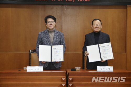 【서울=뉴시스】서울 성동구 쾌적하고 살기좋은 공동주택만들기 협약식 모습. 2019.04.03. (사진=성동구 제공)