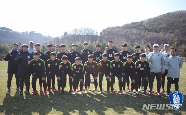 한국 15세 이하 대표팀 송경섭 감독