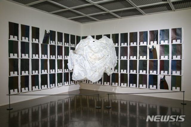 【서울=뉴시스】'안봐도사는데 지장없는전시'展