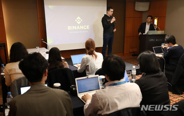 【서울=뉴시스】박미소 수습기자 = 4일 오후 서울 중구 그랜드앰버서더호텔에서 암호화폐거래소 '바이낸스'의 CEO 장펑자오가 기자간담회에서 발언하고 있다. 2019.04.04. misocamera@newsis.com