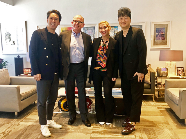 왼쪽부터 김영민 SM엔터테인먼트 그룹 총괄사장, 스티브 바넷 캐피톨 뮤직 그룹 회장 겸 대표, 재클린 새턴 캐롤라인 사장, 한세민 SM엔터테인먼트 대표 ⓒSM