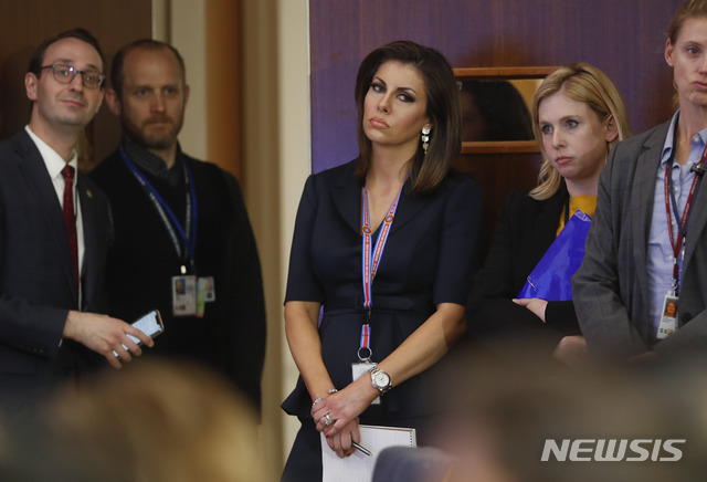 【워싱턴=AP/뉴시스】미 국무부 모건 오타거스 대변인이 28일(현지시간) 북한의 대량살상무기(WMD) 프로그램 전체가 유엔 안전보장이사회 결의안 위반이라고 지적하면서 평화적인 종결을 위해 미 정부는 북한과의 협상에 초점을 두고 있다고 밝혔다.&nbsp; 또한 그는 북한의 최근 미사일 발사가 유엔 안보리 결의안을 위반한 것인지에 대한 국무부의 입장을 묻는 기자들의 질문에 북한이 쏜 발사체가 탄도미사일인지 여부에 대한 공식적인 평가를 아직 공유하고 있지 않다고 애매하게 답했다 2019.05.28