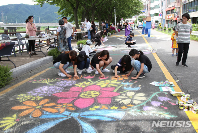 【밀양=뉴시스】안지율 기자 = 경남 밀양시의 진장거리, 문화예술의 진(陣)을 치다가 문화적 도시재생 사업에 선정됐다. 2019.04.07. (사진=밀양시 제공) photo@newsis.com