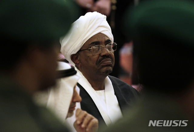 30년 만에 쫓겨난 수단 독재자 알 바시르는 누구? 
