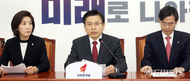 【서울=뉴시스】 박영태 기자 = 8일 오전 서울 영등포구 여의도 국회에서 열린 자유한국당 최고위원회의에서 황교안 대표가 발언하고 있다. 2019.04.08.since1999@newsis.com