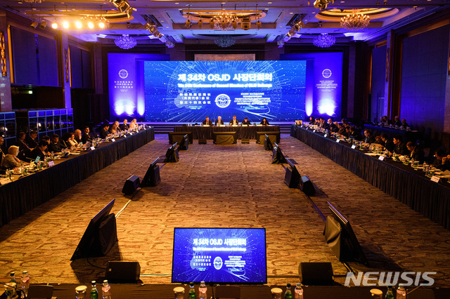【서울=뉴시스】 34차 OSJD 사장단회의가 열리는 서울 소공동 롯데호텔에서 20개국 철도 관계자가 참여한 가운데 9일 실무회의가 진행되고 있다.