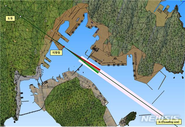 【부산=뉴시스】 부산지방해양수산청은 부산항 북항재개발지에 신축 중인 고층건물이 부산항 '도등'의 불빛을 가리는 문제를 해결하기 위해 건축주인 협성르네상스가 오는 7월까지 '지향등'을 추가로 설치하기로 했다고 9일 밝혔다.사진은 부산항 도등 및 지향등 위치도. 2019.04.09. (사진=부산해수청 제공)photo@newsis.com 