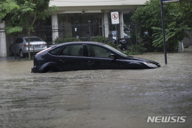 브라질 리우 시에 '물폭탄' 홍수.. 최소 10명 사망 