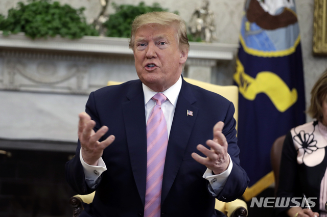 【워싱턴=AP/뉴시스】 도널드 트럼프 미국 대통령이 9일(현지시간) 국토안보부를 뒤흔드는 조치를 취했음에도 불구하고 자신이 국토안보부를 '청소'하고 있다는 지적을 부인했다. 2019.04.09 