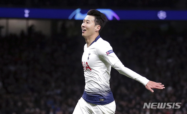 Tottenham Hotspur&#039;s Son Heung-min celebrates scoring his side&#039;s first goal of the game during the Champions League quarter final, first leg match against Manchester City at Tottenham Hotspur Stadium, London, Tuesday April 9, 2019. (Adam Davy/PA via AP)