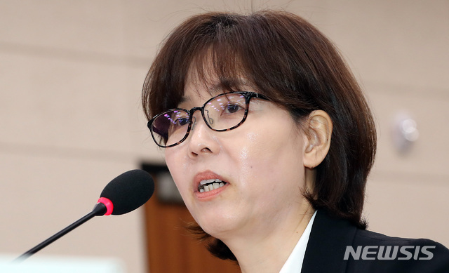 【서울=뉴시스】이종철 기자 = 이미선 헌재 재판관 후보자가 10일 서울 여의도 국회에서 열린 법제사법위원회 전체회의 인사청문회에서 답변을 하고 있다. 2019.04.10.&nbsp; jc4321@newsis.com