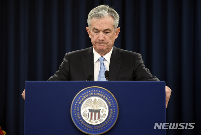【워싱턴=AP/뉴시스】미국 연방준비제도(Fed·연준)가 공개한 지난달 연방공개시장위원회(FOMC) 의사록에 따르면 위원 대부분은 연내 기준금리를 동결하겠다고 시사했다. 사진은 제롬 파월 연준 의장. 2019.04.11. 