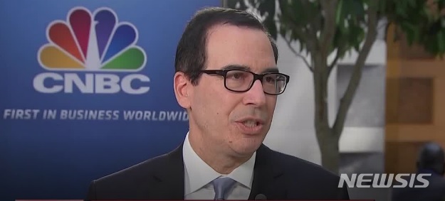 【로스앤젤레스=뉴시스】 스티븐 므누신 재무장관이 10일(현지시간) CNBC와의 인터뷰에서 미국과 중국이 무역합의를 집행하는 문제를 전담하는 사무소를 설립하기로 등 무역협상에 진전이 이뤄지고 있다고 밝혔다. <사진=CNBC 화면 캡처> 2019.04.10