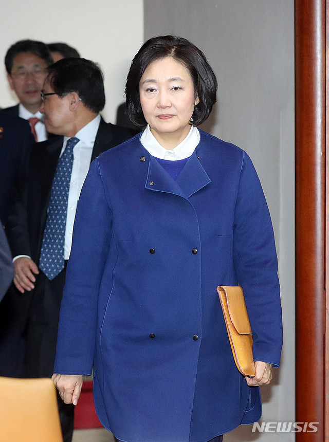 【서울=뉴시스】추상철 기자 = 박영선 중소벤처기업부 장관이 11일 오전 서울 종로구 정부서울청사에서 열린 국정현안점검조정회의에 참석하고 있다. 2019.04.11.&nbsp; scchoo@newsis.com