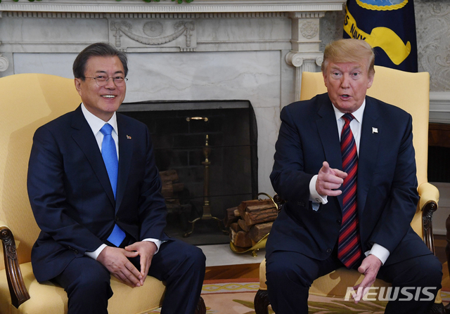 【워싱턴(미국)=뉴시스】박진희 기자 = 문재인 대통령이 11일 오후(현지시각) 미국 워싱턴 백악관에서 도널드 트럼프 미국 대통령과 한미 정상회담을 하고 있다. 2019.04.12.&nbsp; pak7130@newsis.com