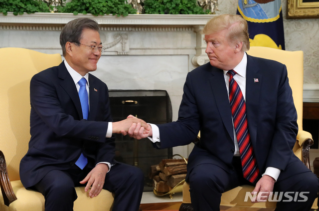 【워싱턴(미국)=뉴시스】박진희 기자 = 문재인 대통령이 11일 오후(현지시각) 미국 워싱턴 백악관에서 도널드 트럼프 미국 대통령과 한미 정상회담을 하고 있다. 2019.04.12.&nbsp; pak7130@newsis.com