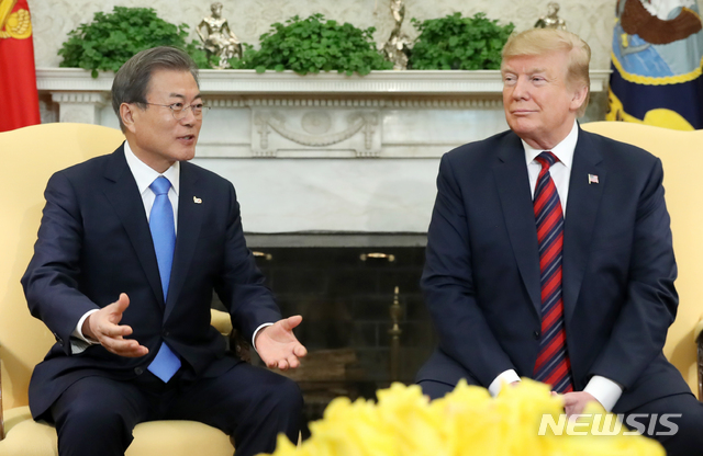【워싱턴(미국)=뉴시스】박진희 기자 = 문재인 대통령이 11일 오후(현지시각) 미국 워싱턴 백악관에서 도널드 트럼프 미국 대통령과 한미 정상회담을 하고 있다. 2019.04.12.&nbsp; pak7130@newsis.com