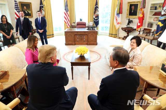 【워싱턴(미국)=뉴시스】박진희 기자 = 문재인 대통령이 11일 오후(현지시각) 미국 워싱턴 백악관에서 도널드 트럼프 미국 대통령과 한미 정상회담을 하고 있다. 2019.04.12. pak7130@newsis.com