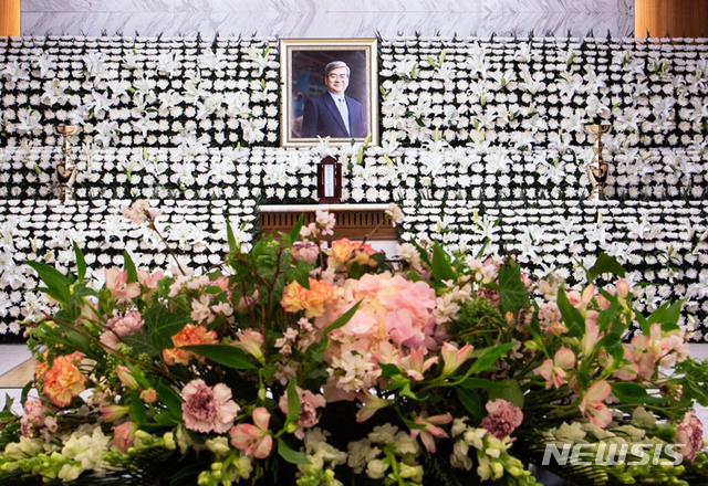 【서울=뉴시스】12일 서울 서대문구 신촌 세브란스병원 장례식장에 고(故) 조양호 한진그룹 회장의 빈소가 마련되어 있다.&nbsp; 조문은 이날 12시부터 가능하며 발인은 16일 오전 6시다. 장지는 경기도 용인시 하갈동 신갈 선영이다. 2019.04.12. (사진=한진그룹 제공)&nbsp; photo@newsis.com 