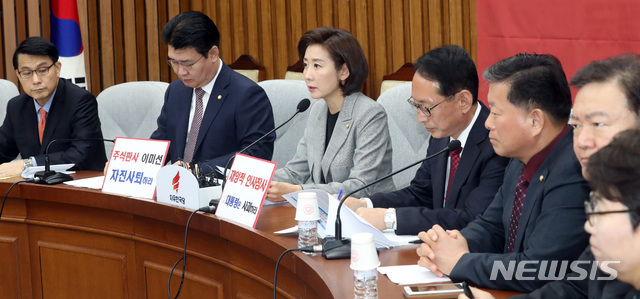 【서울=뉴시스】 박영태 기자 = 12일 오전 서울 영등포구 여의도 국회에서 열린 자유한국당 원내대책회의에서 나경원 원내대표가 발언하고 있다. 2019.04.12. since1999@newsis.com