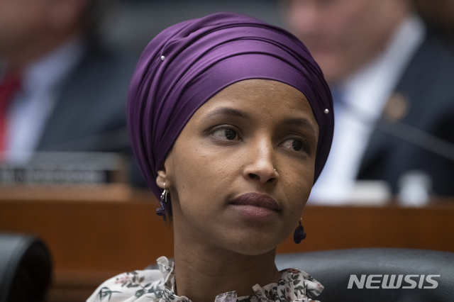 [워싱턴=AP/뉴시스] 미국 역사상 최초로 무슬림 미국 연방의원에 당선된 일한 오마르 민주당 하원의원(미네소타). (사진=뉴시스DB) 2025.12.03.