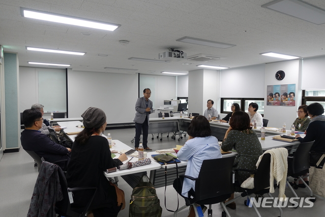 【서울=뉴시스】 서울 50+재단 중부캠퍼스 PT데이 워크숍. 2019.04.14. (사진= 서울시 제공)