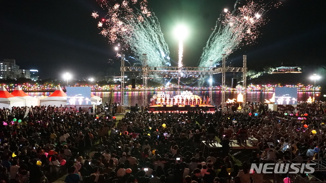 【경주=뉴시스】 이은희 기자= 지난해 열린 연등문화축제 개막식. 2019.04.15. (사진= 동국대 제공)photo@newsis.com