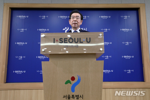 【서울=뉴시스】김병문 수습기자 = 박원순 서울시장이 15일 오전 서울 중구 서울특별시청에서 시민체감형 미세먼지 대책 브리핑을 하고 있다. 2019.04.15. dadazon@newsis.com