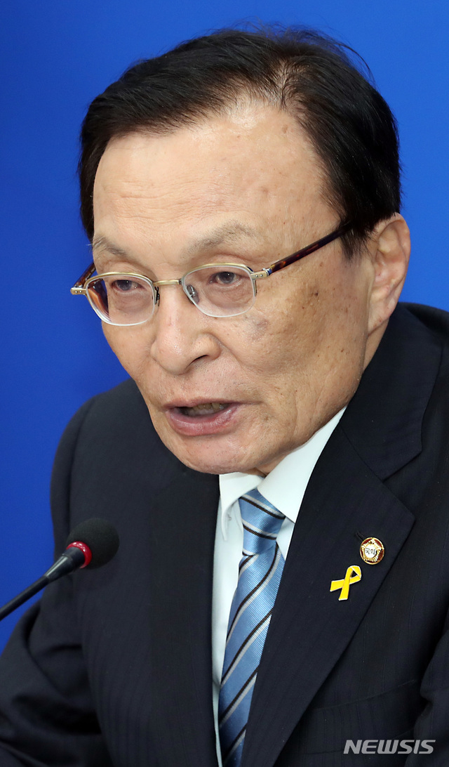 【서울=뉴시스】이종철 기자 = 민주당 이해찬 대표가 16일 서울 여의도 국회에서 기자간담회를 갖고 현안에 대해 설명하고 있다. 2019.04.16. jc4321@newsis.com