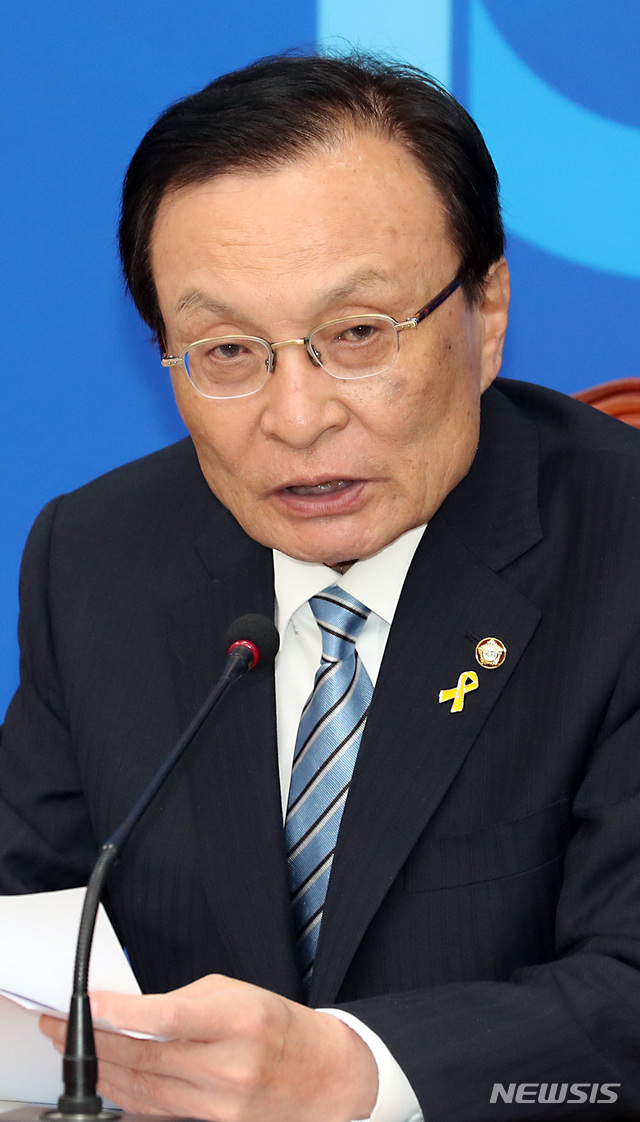 【서울=뉴시스】이종철 기자 = 민주당 이해찬 대표가 16일 서울 여의도 국회에서 기자간담회를 갖고 현안에 대해 설명하고 있다. 2019.04.16.&nbsp; jc4321@newsis.com