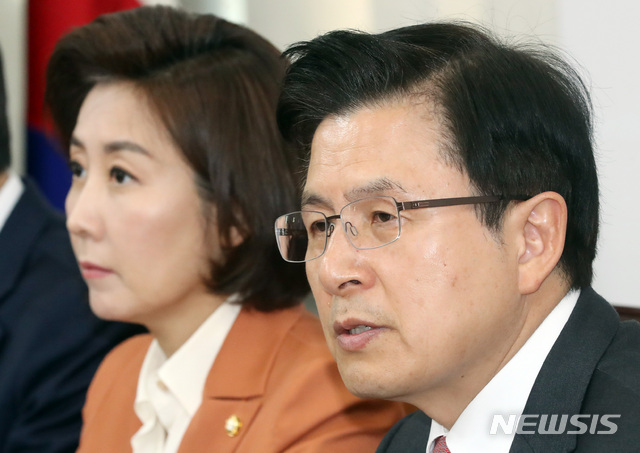 【서울=뉴시스】 박영태 기자 = 17일 오전 서울 영등포구 여의도 국회에서 열린 자유한국당 최고위원·중진의원 연석회의에서 황교안 대표가 발언하고 있다. 2019.04.17. since1999@newsis.com